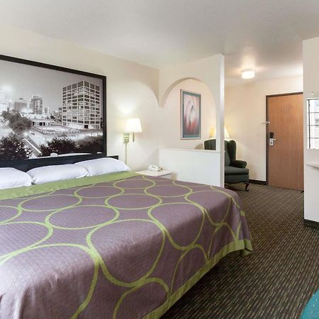 Super 8 By Wyndham Tulsa/Downtown/East酒店 外观 照片
