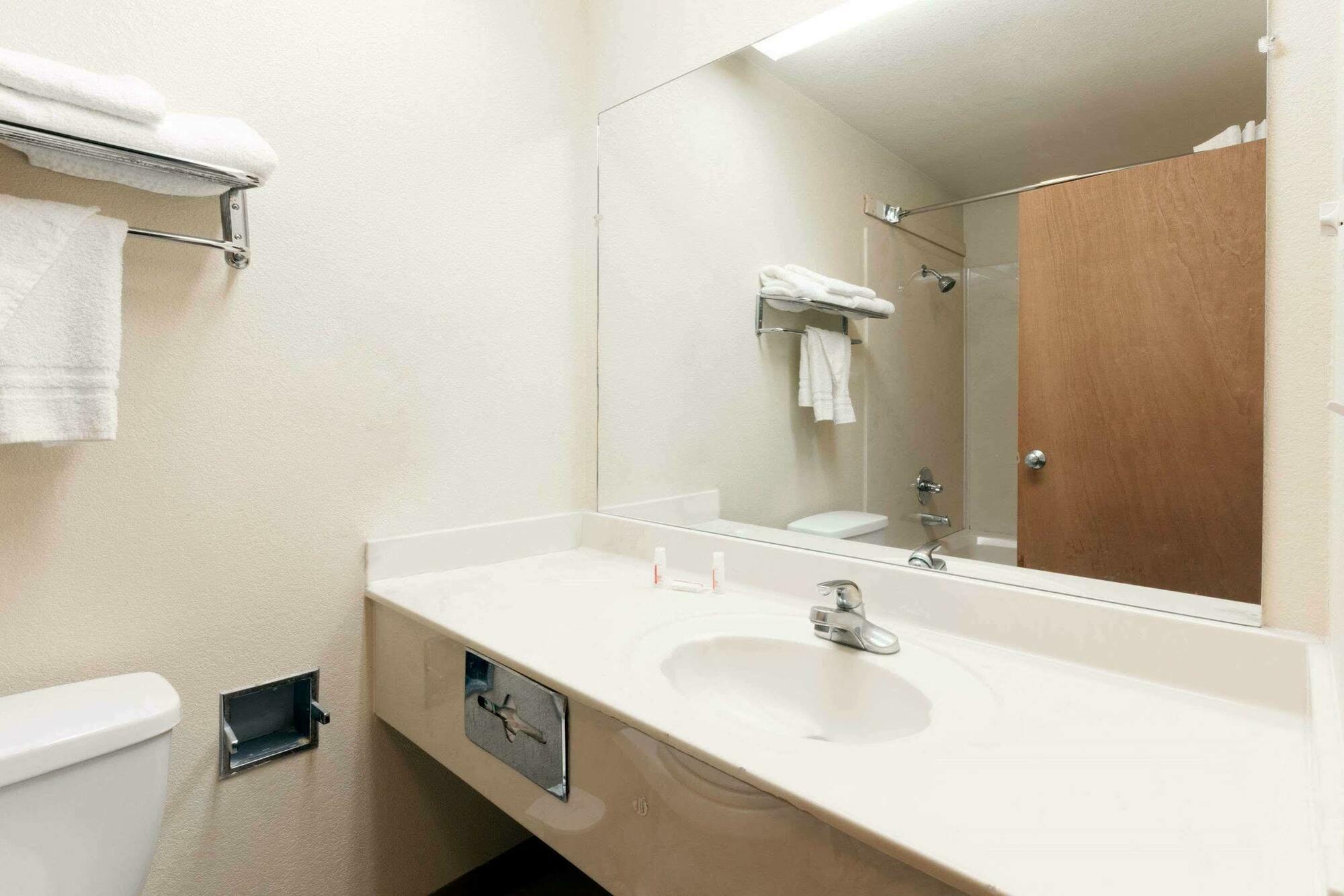 Super 8 By Wyndham Tulsa/Downtown/East酒店 外观 照片